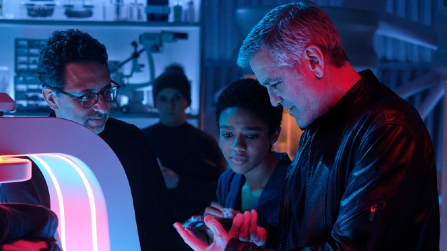 e_clooney_midnight_sky_set_12172020