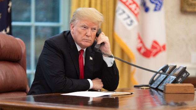 wh_1521_trumpovalphonecall