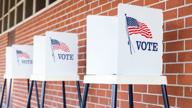 istock_1521_votingbooths