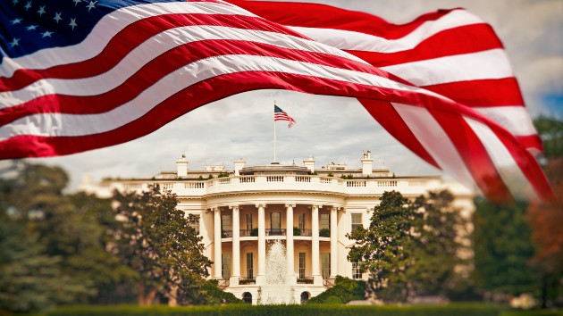 istock_1721_usaflagwhitehouse