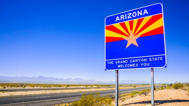 istock_1821_arizonawelcomesign
