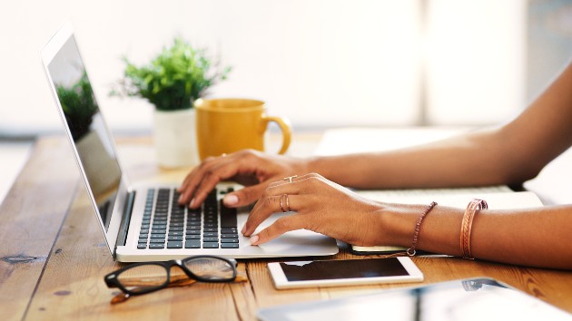 istock_12221_workinghome