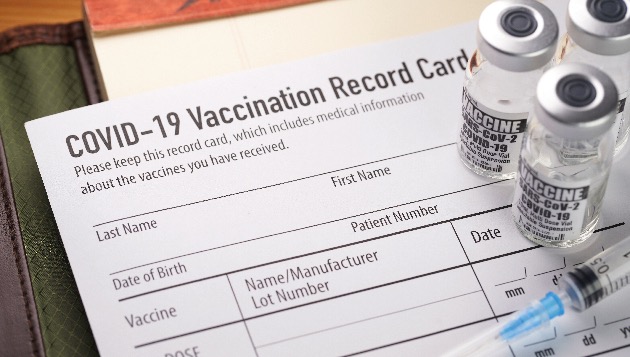 istock_012221_covidvacccard