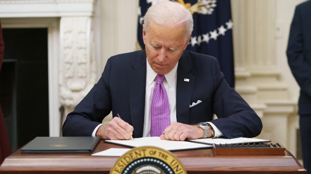 getty_12521_joebidensigningeo