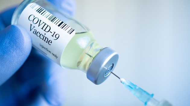 istock_12621_covidvaccsyringe