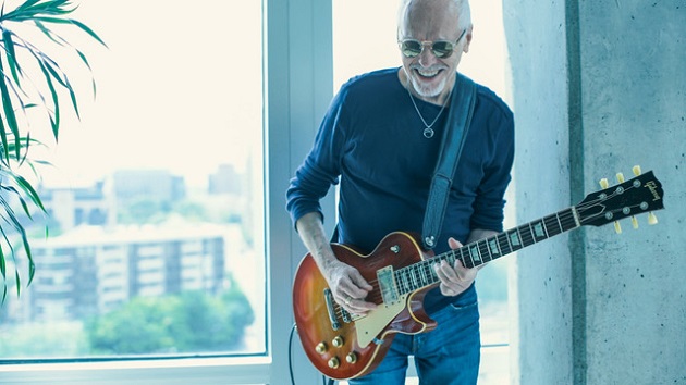 m_peterframpton630_withguitar_102720-2