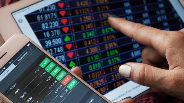 istock_day_traders_02052021