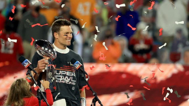 getty_2821_bradybucswin