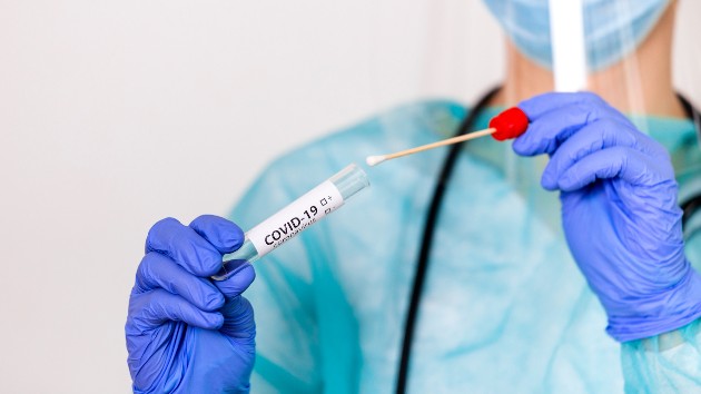 istock_21621_covidtestswab