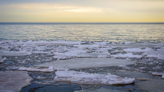 istock_22221_lakeerieice201