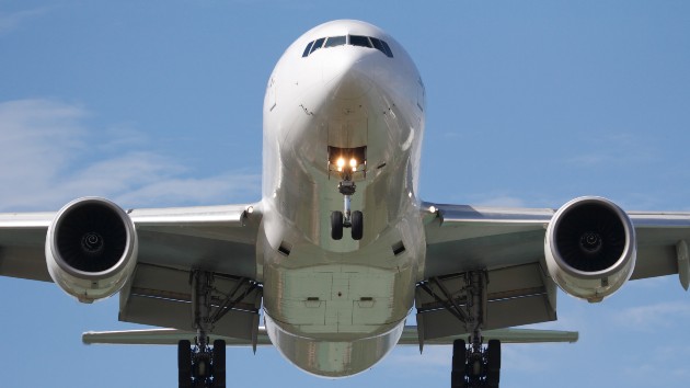 istock_22421_boeing777