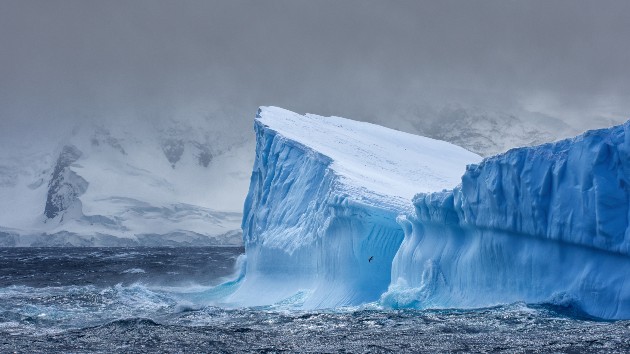 istock_3121_antarcticaicebergs