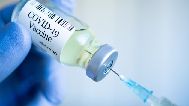 istock_31021_covidvaccsyringe