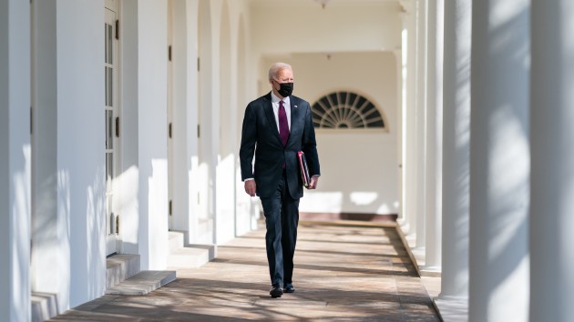 wh_31121_bidenwalkingwh