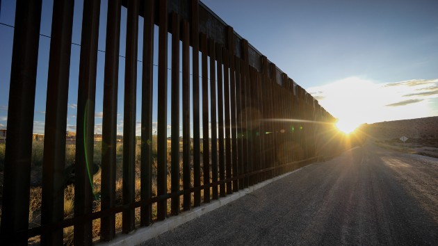 istock_31621_usmexborderwall