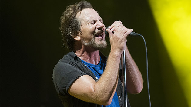 getty_eddievedder630_032321