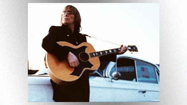 m_tompetty630_withsj200guitar_032321