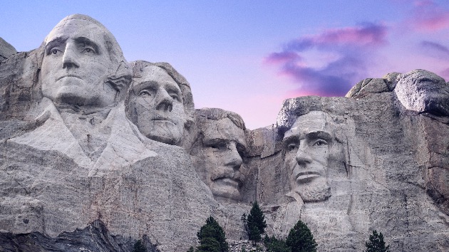 istock_033021_mtrushmore