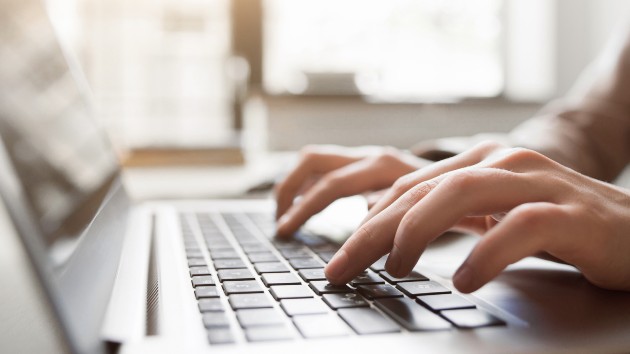 istock_33121_typinglaptop