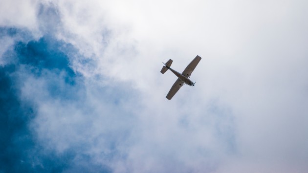istock_4521_smallplanesky