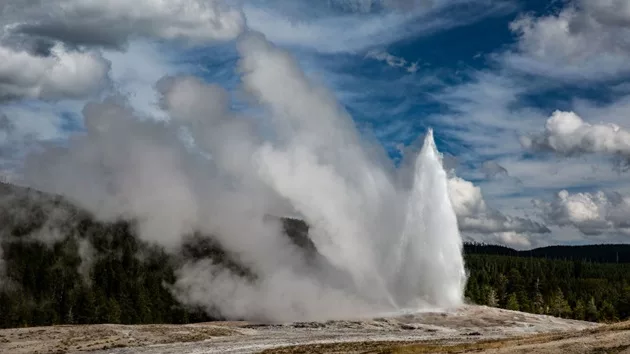 gettyimages_oldfaithful_091924848112