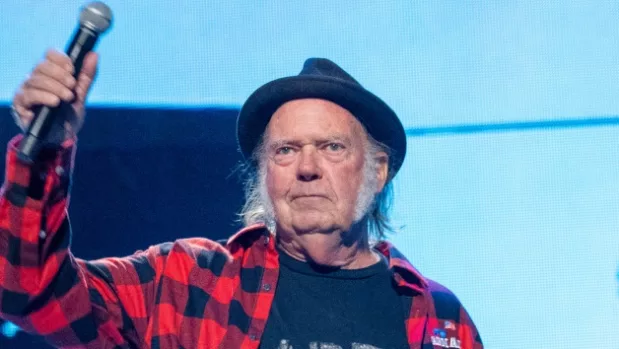 getty_neilyoung_092324923806