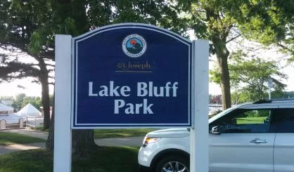 lakebluffpark584357