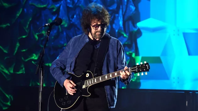 getty_jefflynne_102124_0110756