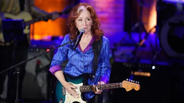 getty_bonnieraitt_111324109046