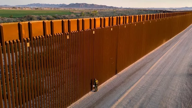 getty_112124_borderwall348636