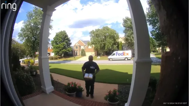 news_fedexdeliveries_112724699791