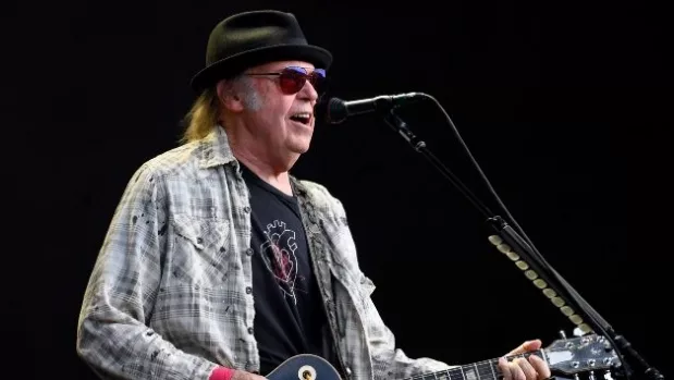 getty_neilyoung_011325925100