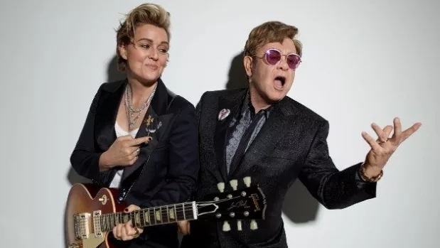 m_eltonjohnandbrandicarlile_peggysirota_02072551351