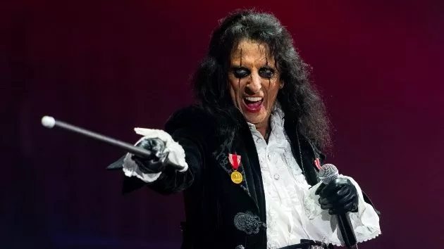 getty_alicecooper_021025343251