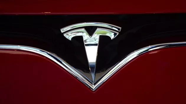 getty_tesla_031225305088