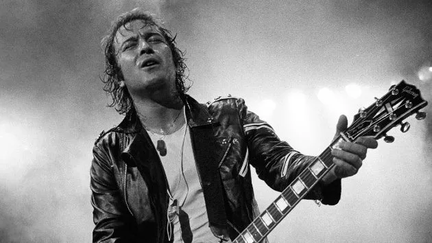 m_mickjones_042225102520