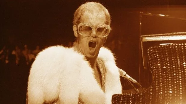 getty_eltonjohn1974_050725672612