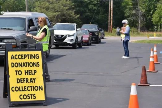 greeters-and-donation-sign-768x512859899-1
