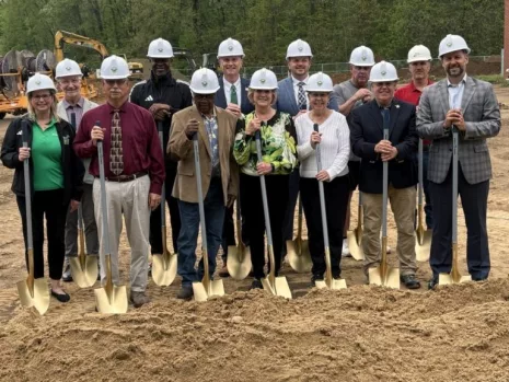 bot-with-shovels-768x576172303-1