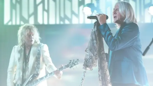 getty_defleppard_080125750747