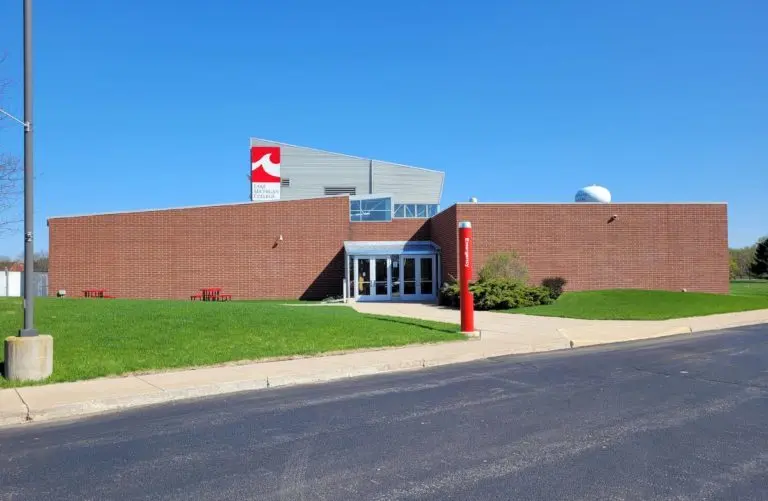 lakemichigancollege-niles-768x501134364-1