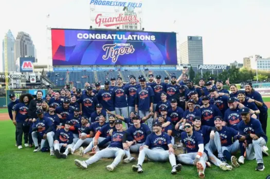 100325-tigersguardians-groupcelebration-768x511713968-1