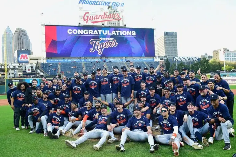 100325-tigersguardians-groupcelebration-768x511713968-1