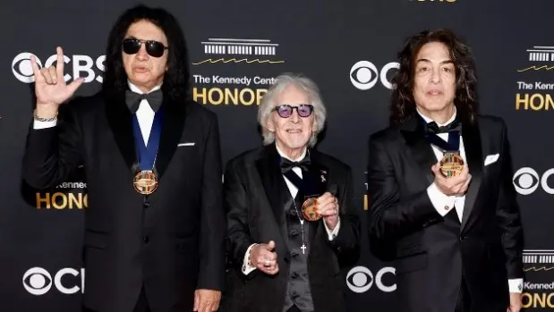 getty_kiss_120825862436