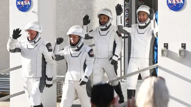 gety_crew11mission_010826621884