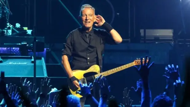 getty_brucespringsteen_041026194856