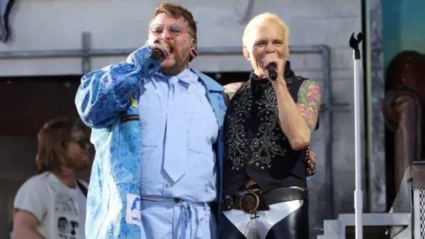 getty_davidleerothteddyswims_041126391870