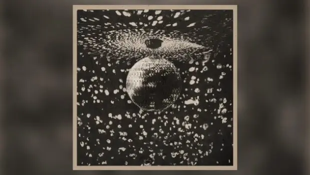 m_neilyoungpearljammirrorball_051326381451