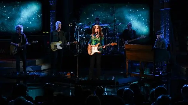 getty_bonnieraitt_052126609838