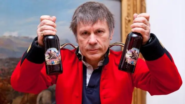 getty_ironmaidenbrucedickinsonandbeer_060526604790